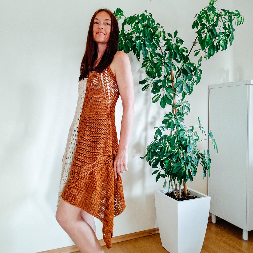 Light and flowy boho summer dress by Loops Only featuring a relaxed fit, airy fabric, and stylish design perfect for warm weather.