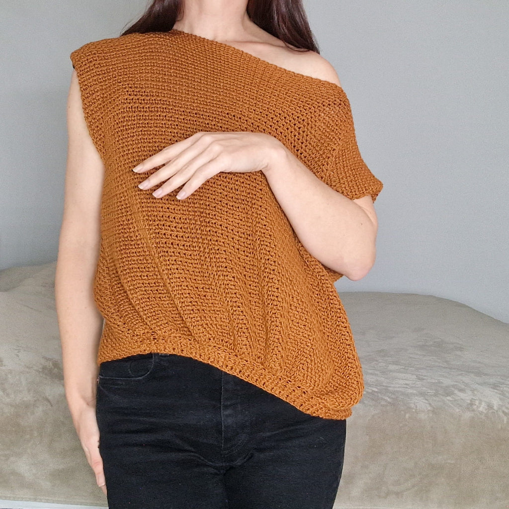 Loops Only Terra cap sleeve oversized top in soft fabric, featuring a relaxed fit and casual style, shown on a model.